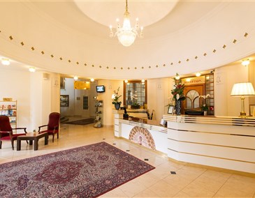 اقامة مع وجبتين يومياً - بيشتاني